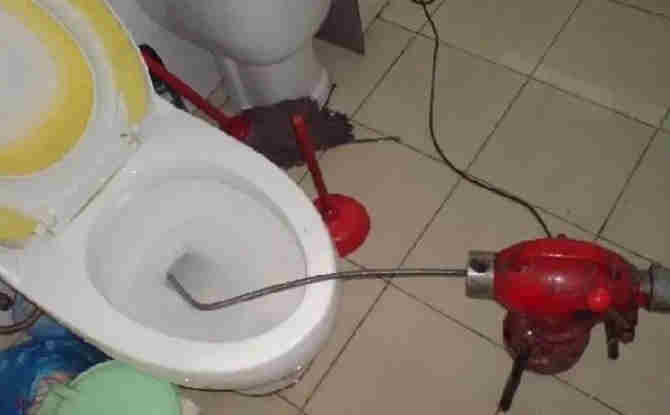 合作马桶通下水